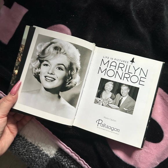 MARILYN MONROE - Picture 3 of 4